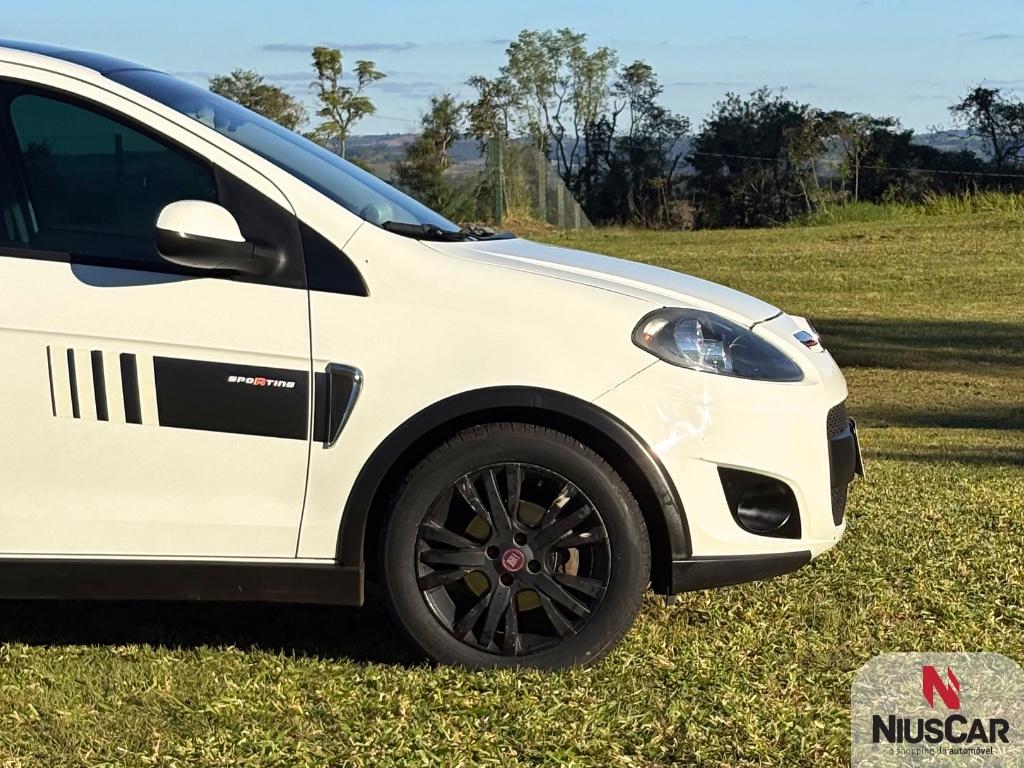 Foto numero 3 do veiculo Fiat Palio SPORTING Dualogic 1.6 Flex 16V 5p  - Branca - 2015/2015
