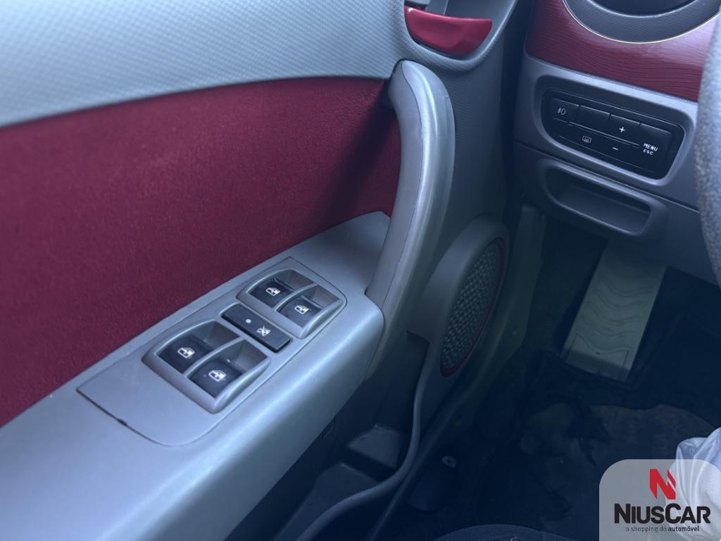 Foto numero 13 do veiculo Fiat Palio SPORTING Dualogic 1.6 Flex 16V 5p  - Branca - 2015/2015