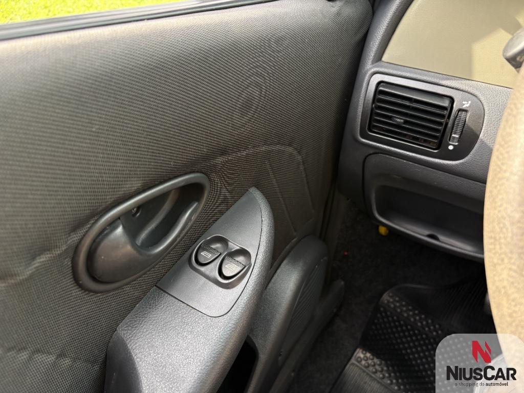 Foto numero 13 do veiculo Fiat Palio 1.0 ECONOMY Fire Flex 8V 4p  - Vermelha - 2009/2010