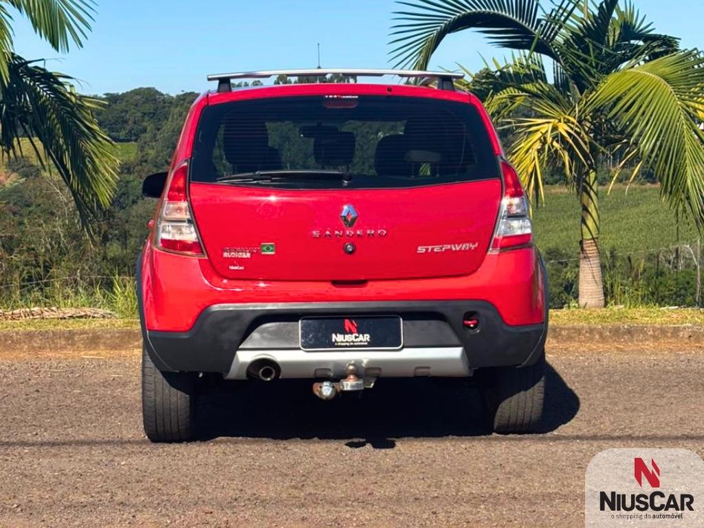 Foto numero 5 do veiculo Renault Sandero STEPWAY Hi-Power 1.6 8V 5p  - Vermelha - 2013/2014