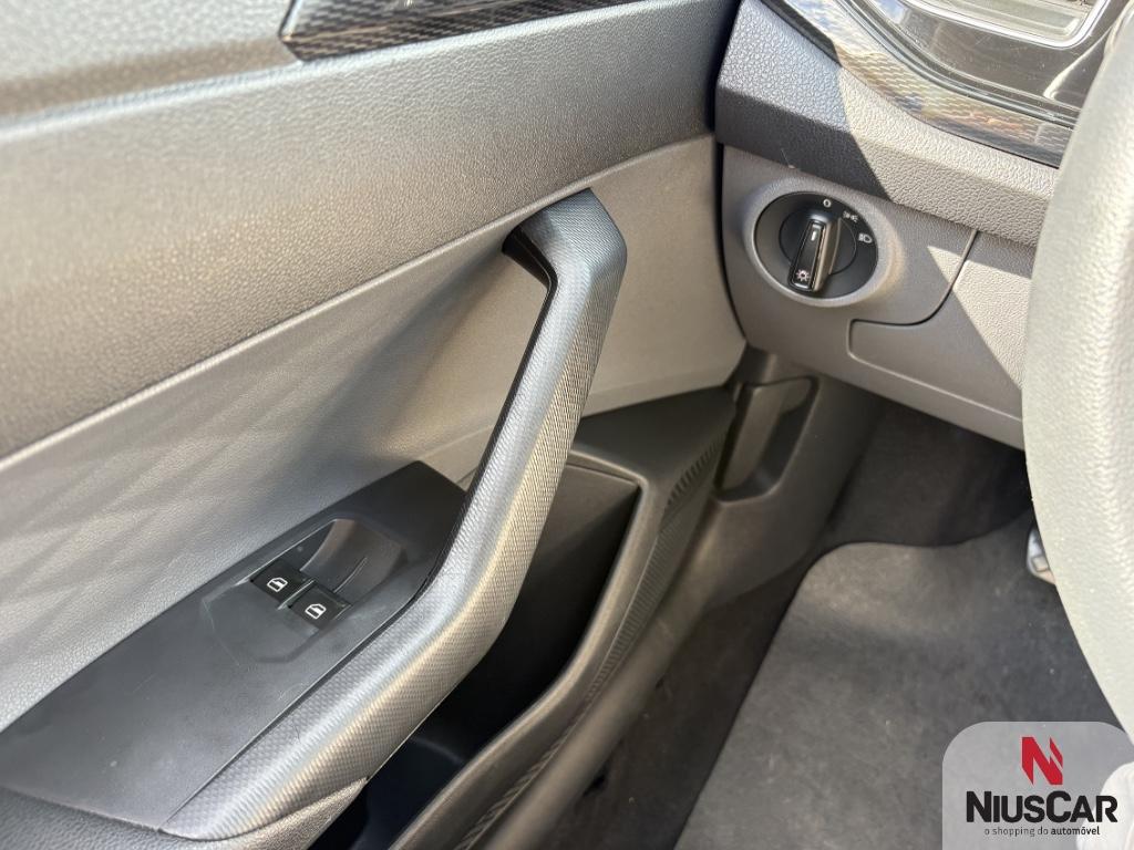 Foto numero 11 do veiculo Volkswagen Polo Track 1.0 Flex 12V 5p  - Prata - 2024/2025