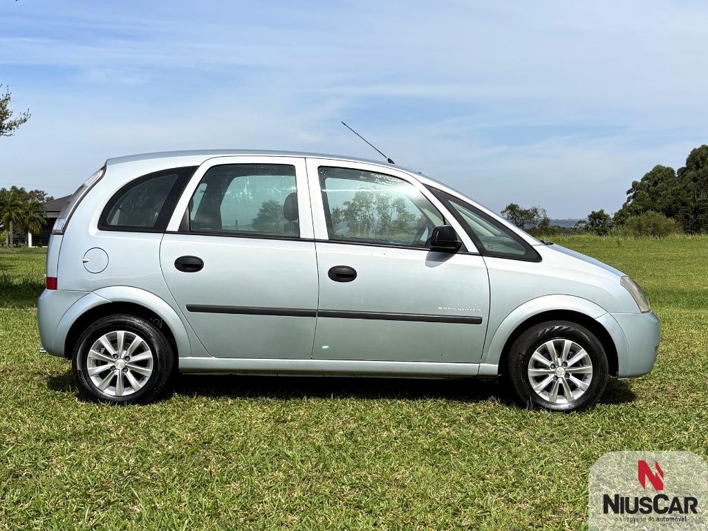Foto numero 2 do veiculo Chevrolet Meriva Expres.EASYTRONIC 1.8 FlexPower  - Prata - 2009/2010