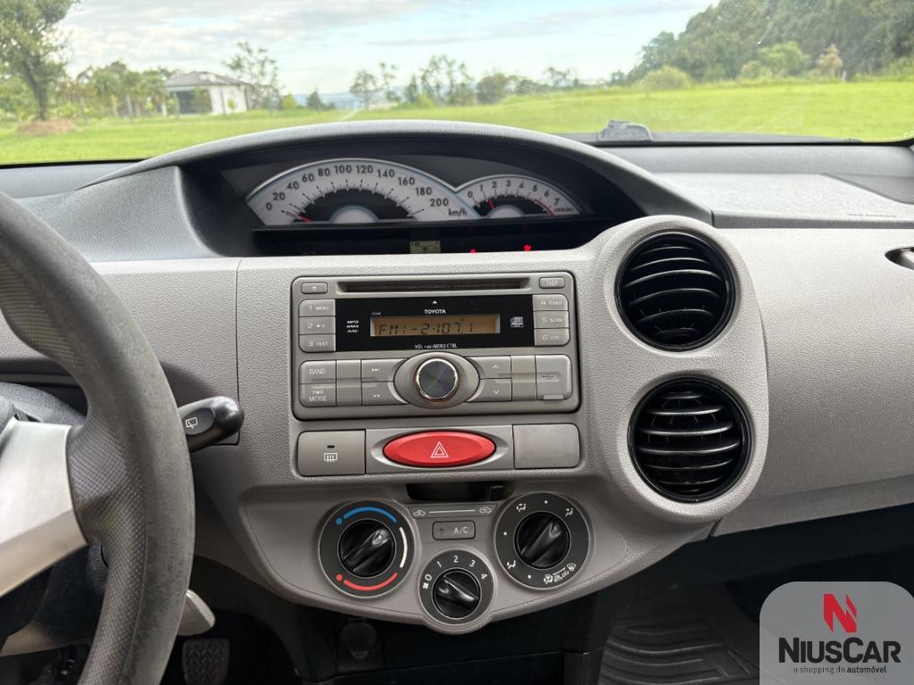 Foto numero 11 do veiculo Toyota Etios XS  1.3 Flex 16V 5p Mec.  - Branca - 2012/2013