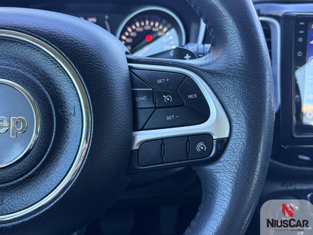 Foto numero 15 do veiculo Jeep Compass LONGITUDE 2.0 4x2 Flex 16V Aut.  - Cinza - 2018/2018