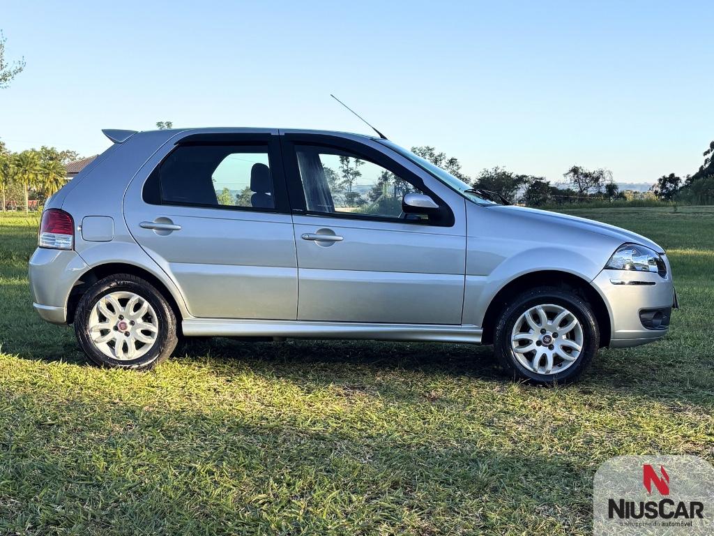 Foto numero 4 do veiculo Fiat Palio ELX 1.4 Fire/30 Anos F. Flex 8V 4p  - Prata - 2010/2010