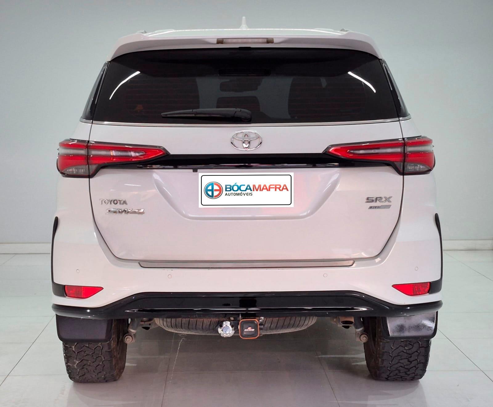 Foto numero 3 do veiculo Toyota Hilux SW4 SRX 2.8  - Branca - 2023/2024