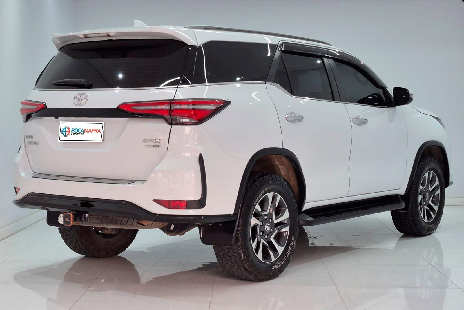 Foto numero 1 do veiculo Toyota Hilux SW4 SRX 2.8  - Branca - 2023/2024