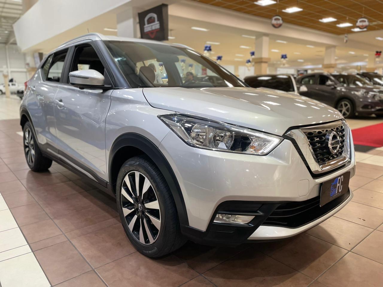 Foto numero 2 do veiculo Nissan Kicks /  SL CVT - Prata - 2016/2017