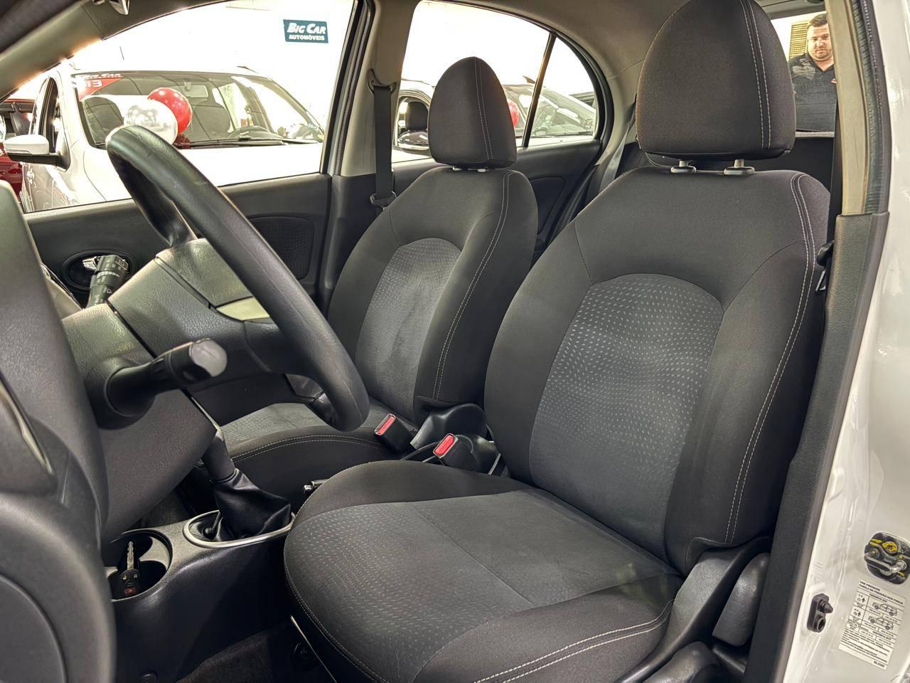 Nissan March SL 1.6 16V Flex 2016