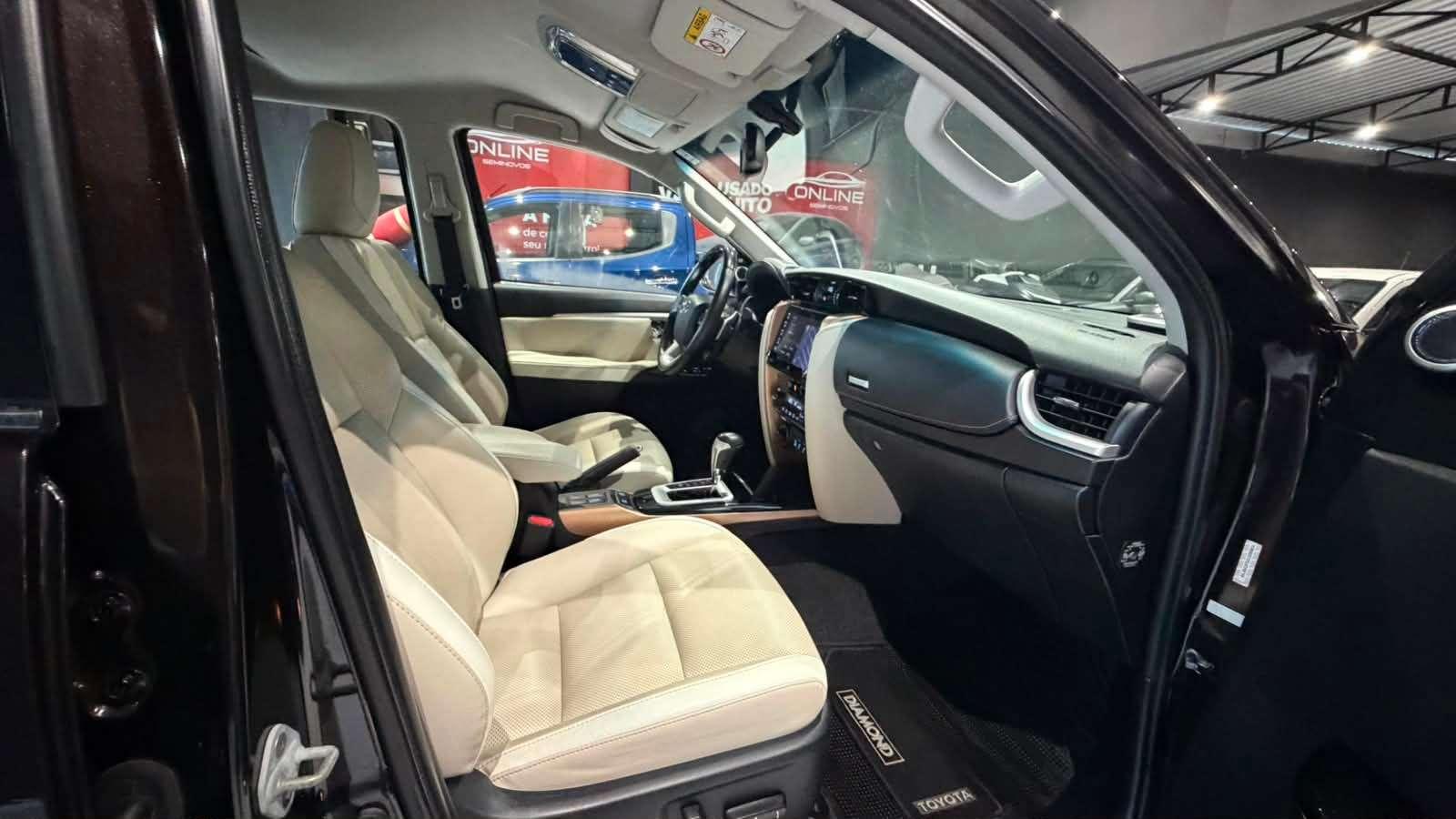 Foto numero 6 do veiculo Toyota Hilux SW4 I/  SWDMDA4JD - Marrom - 2020/2020