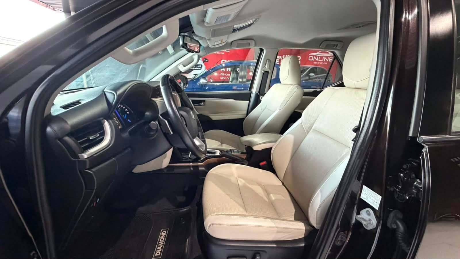 Foto numero 7 do veiculo Toyota Hilux SW4 I/  SWDMDA4JD - Marrom - 2020/2020