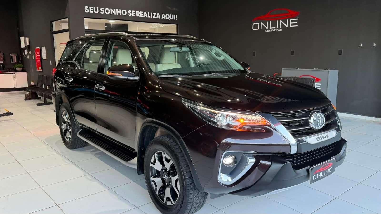 Foto numero 2 do veiculo Toyota Hilux SW4 I/  SWDMDA4JD - Marrom - 2020/2020