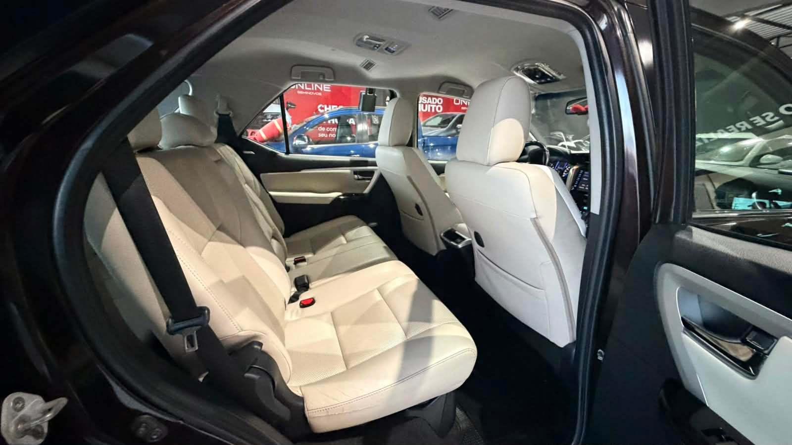 Foto numero 10 do veiculo Toyota Hilux SW4 I/  SWDMDA4JD - Marrom - 2020/2020