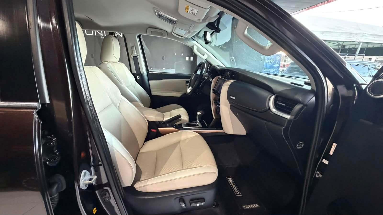 Foto numero 9 do veiculo Toyota Hilux SW4 I/  SWDMDA4JD - Marrom - 2020/2020