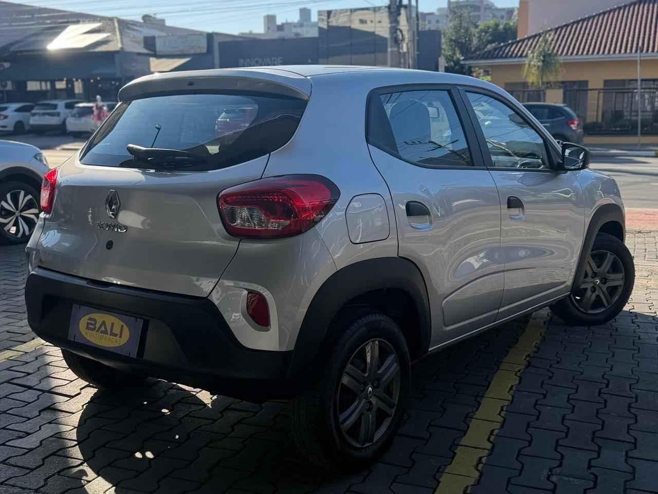 Foto numero 7 do veiculo Renault Kwid Zen 1.0 Flex 12V 5p Mec.  - Prata - 2024/2025