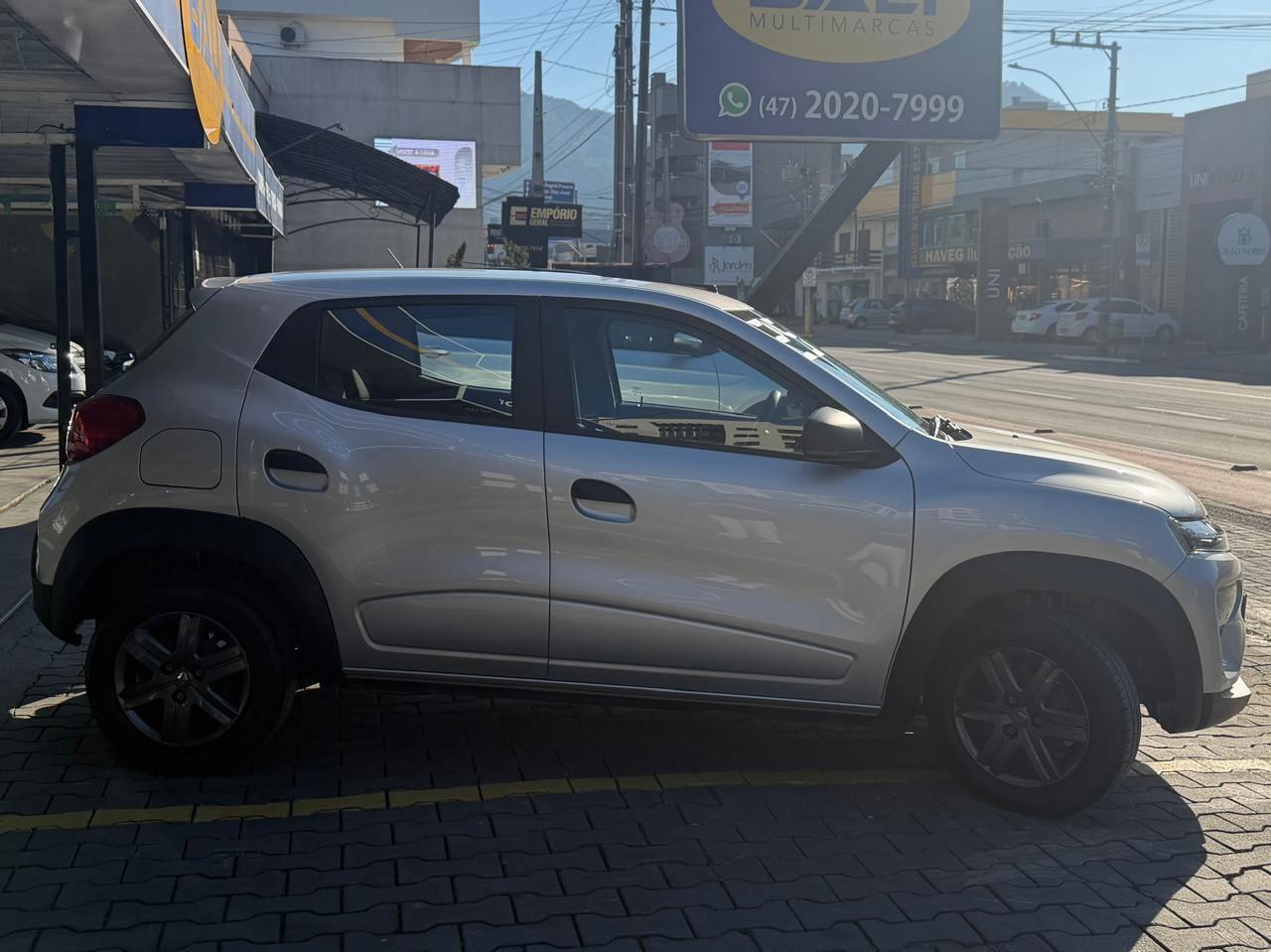 Foto numero 3 do veiculo Renault Kwid Zen 1.0 Flex 12V 5p Mec.  - Prata - 2024/2025