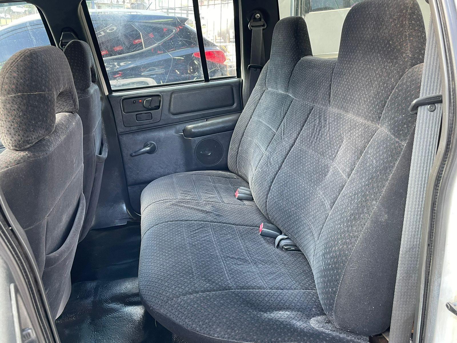 Foto numero 9 do veiculo Chevrolet S-10 Pick-up S10 P-Up Luxe 2.5 4x4 CD TB Max HST Dies - Branca - 1999/2000