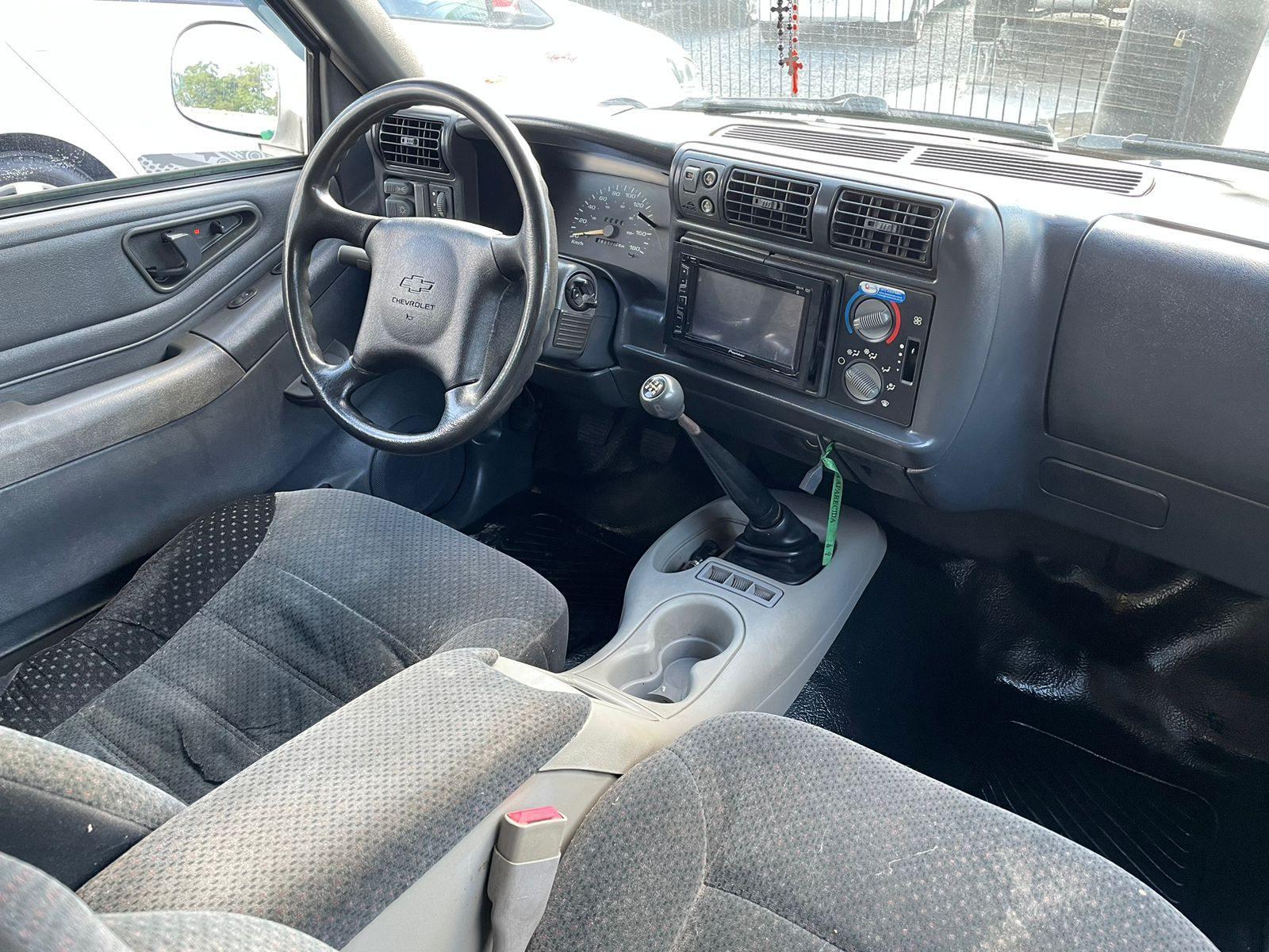 Foto numero 7 do veiculo Chevrolet S-10 Pick-up S10 P-Up Luxe 2.5 4x4 CD TB Max HST Dies - Branca - 1999/2000