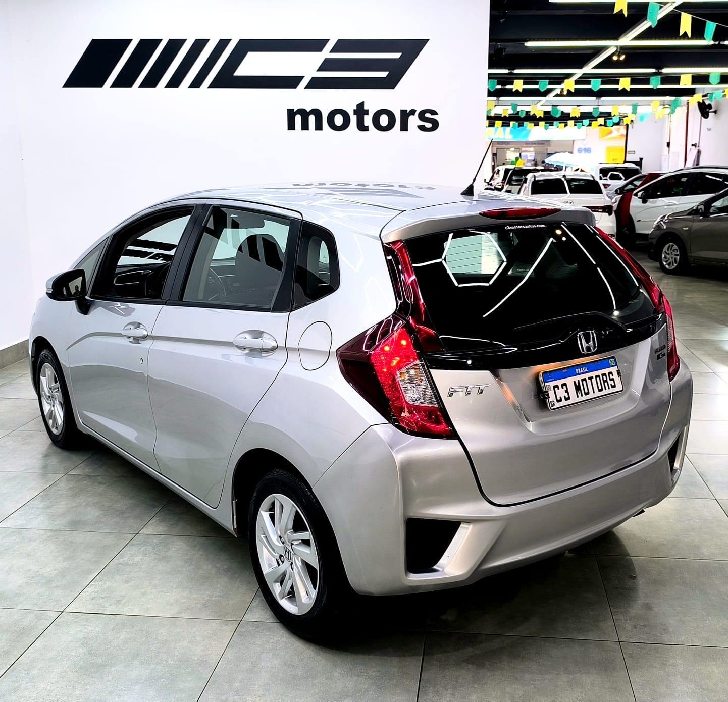 Foto numero 5 do veiculo Honda Fit LX 1.5 Flexone 16V 5p Aut.  - Prata - 2015/2016