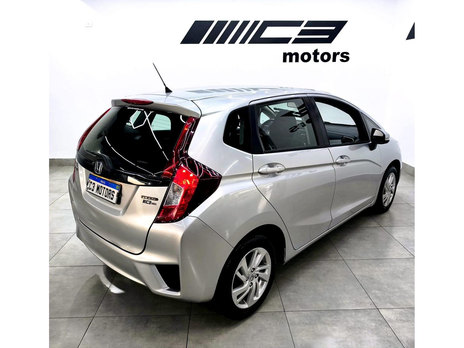 Foto numero 4 do veiculo Honda Fit LX 1.5 Flexone 16V 5p Aut.  - Prata - 2015/2016