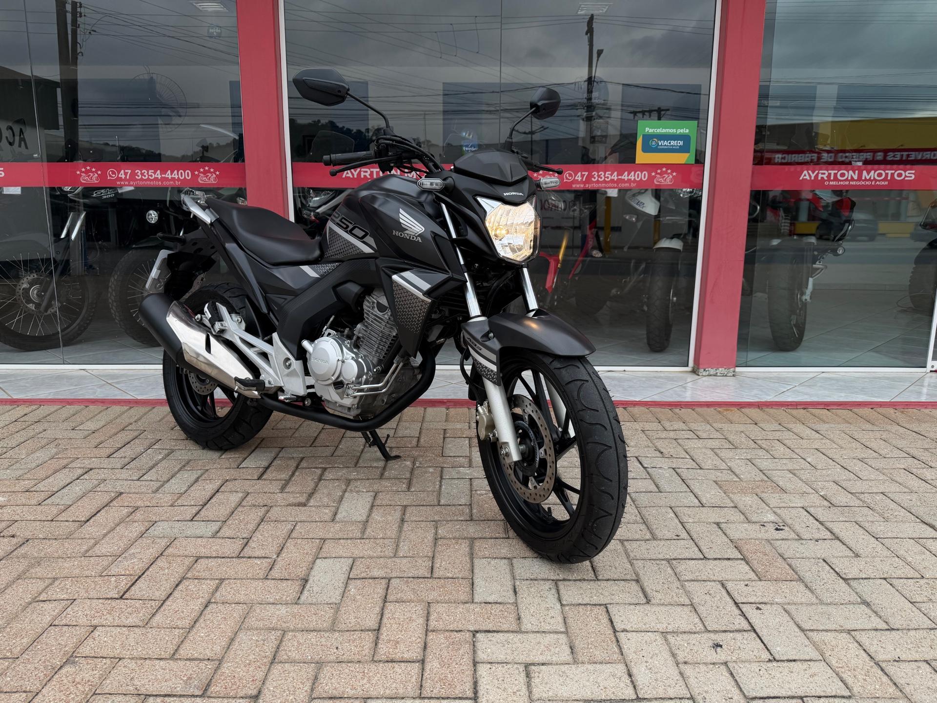Foto numero 1 do veiculo Honda CB 250F Twister ABS - Cinza - 2022/2022