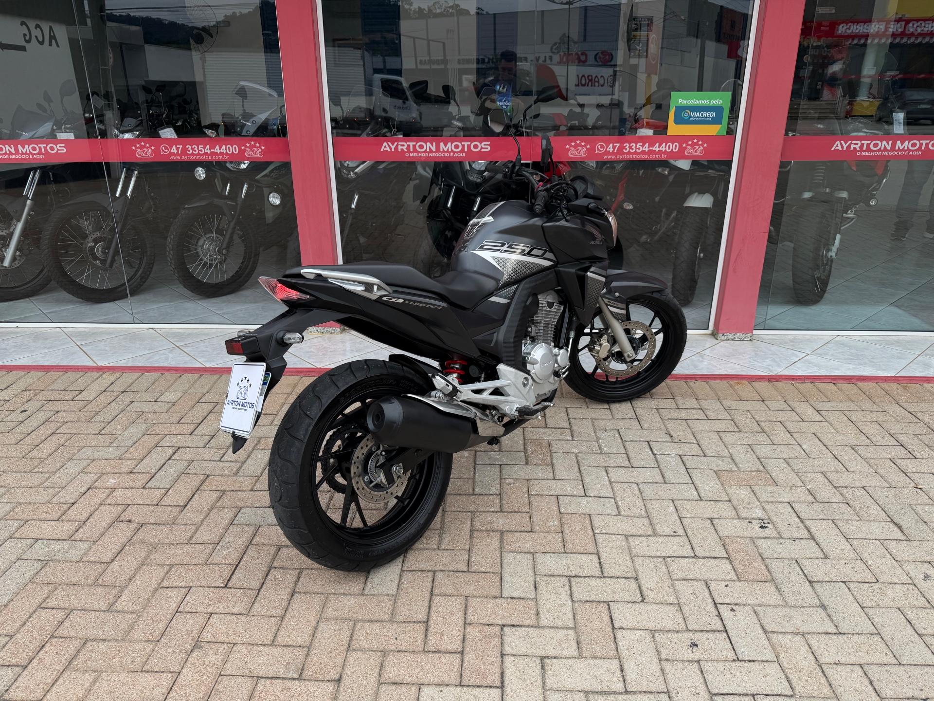 Foto numero 3 do veiculo Honda CB 250F Twister ABS - Cinza - 2022/2022