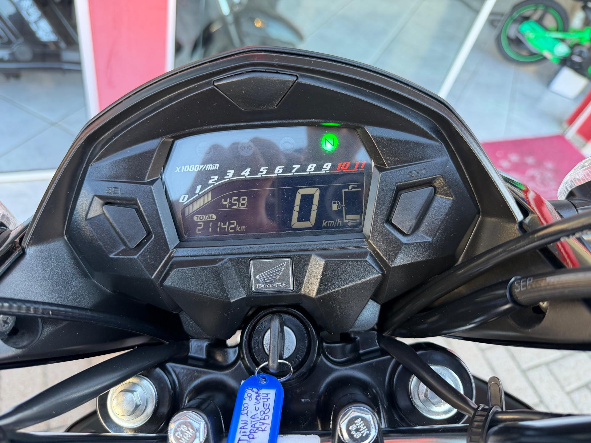 Foto numero 6 do veiculo Honda CG 160 TITAN FLEXONE/Ed.Especial 40 Anos  - Prata - 2023/2023