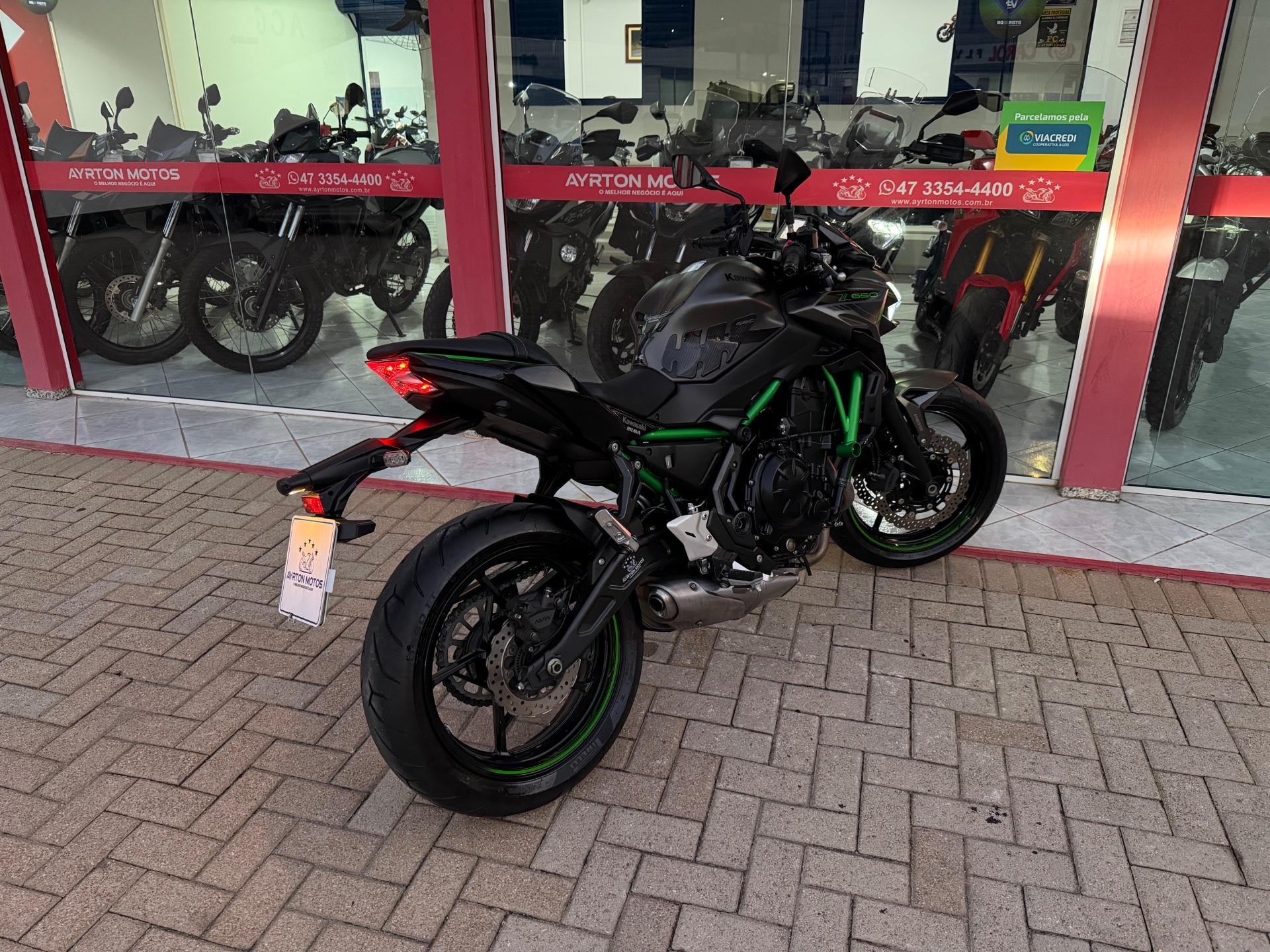 Foto numero 3 do veiculo Kawasaki Z 650  - Cinza - 2023/2024