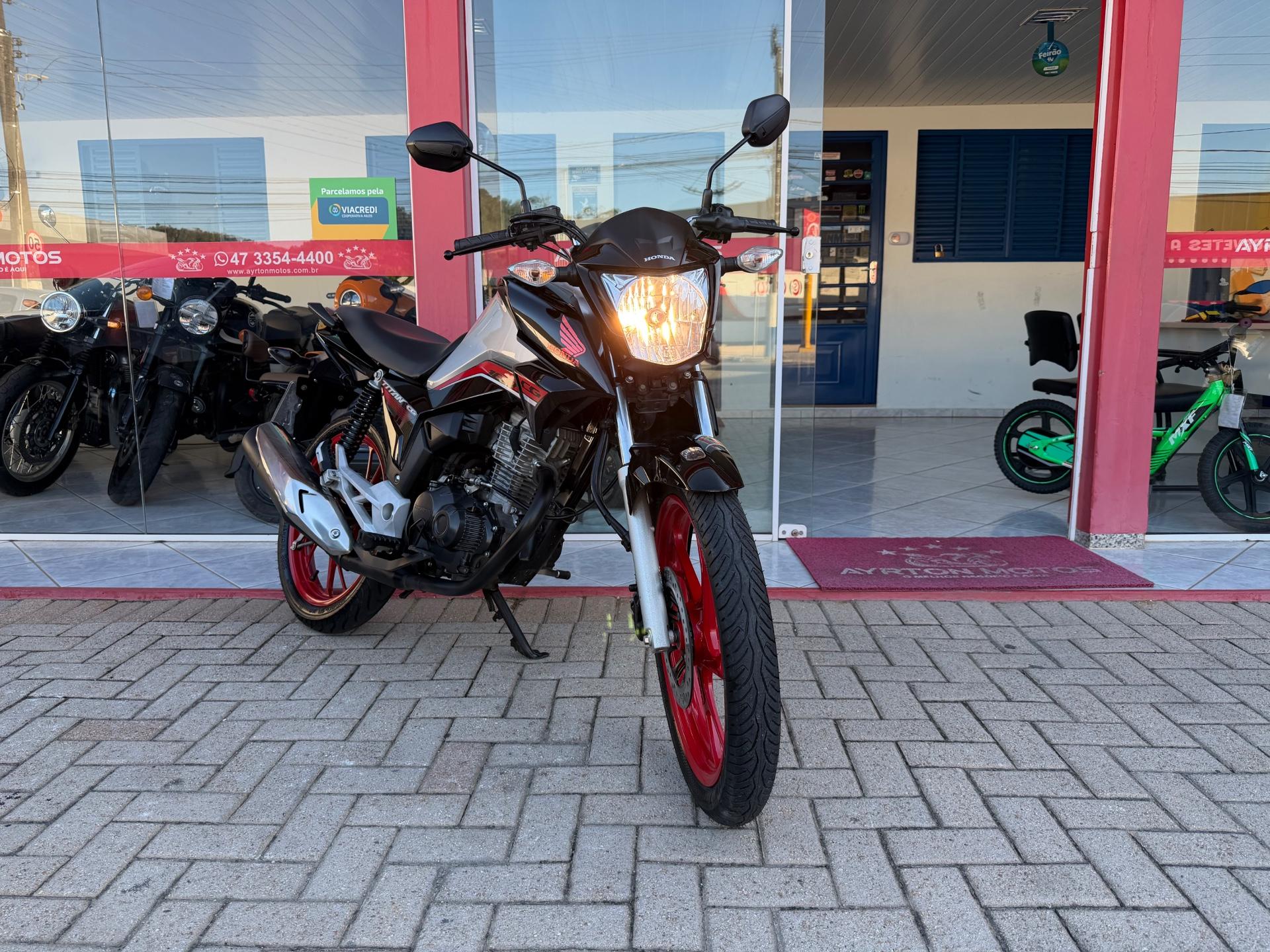 Foto numero 1 do veiculo Honda CG 160 TITAN FLEXONE/Ed.Especial 40 Anos  - Prata - 2023/2023