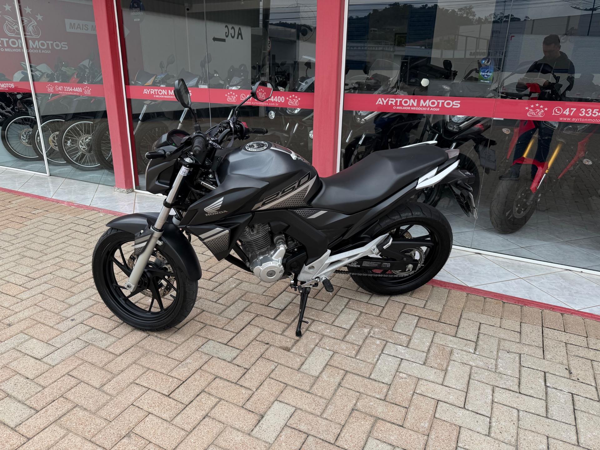 Foto numero 2 do veiculo Honda CB 250F Twister ABS - Cinza - 2022/2022