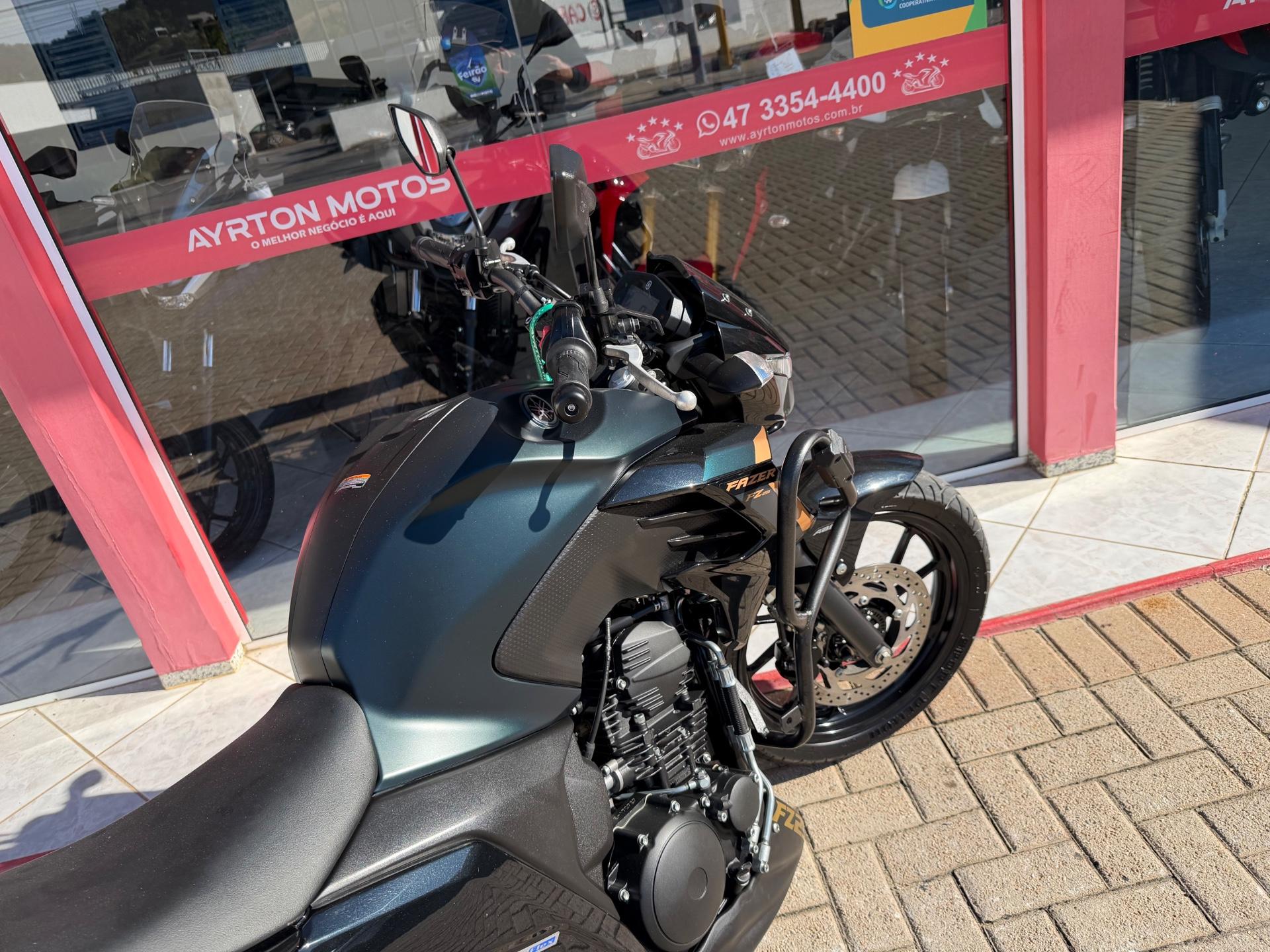 Foto numero 4 do veiculo Yamaha Fazer 250 FZ25 250 FAZER FLEX  - Verde - 2023/2024