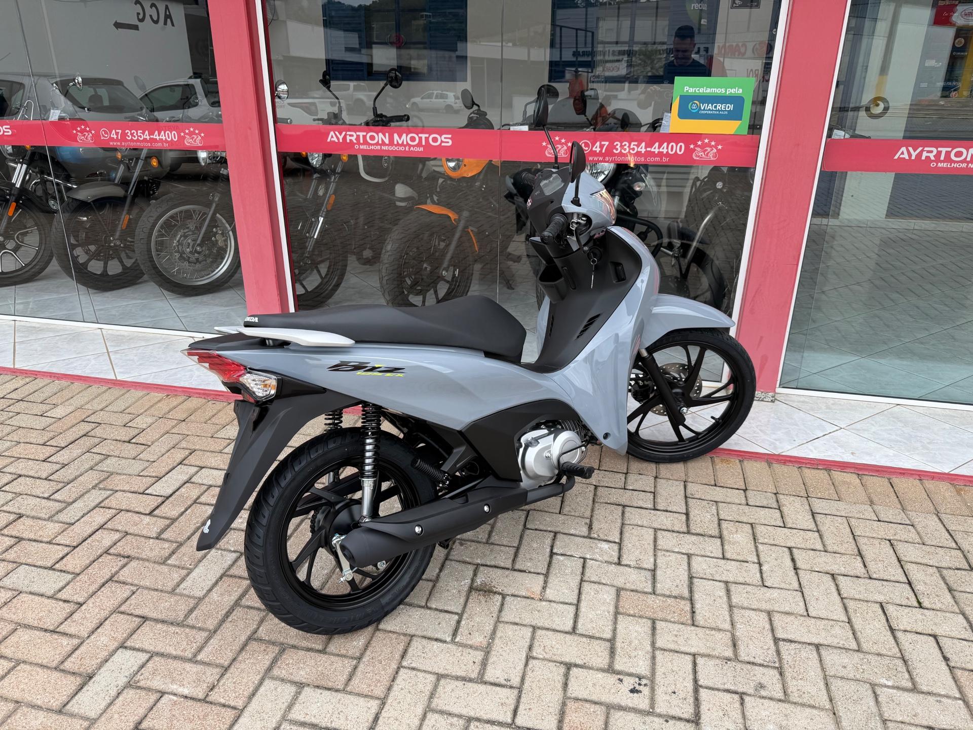 Foto numero 3 do veiculo Honda Biz 125 125 EX/ 125 EX FLEX  - Cinza - 2026/2027