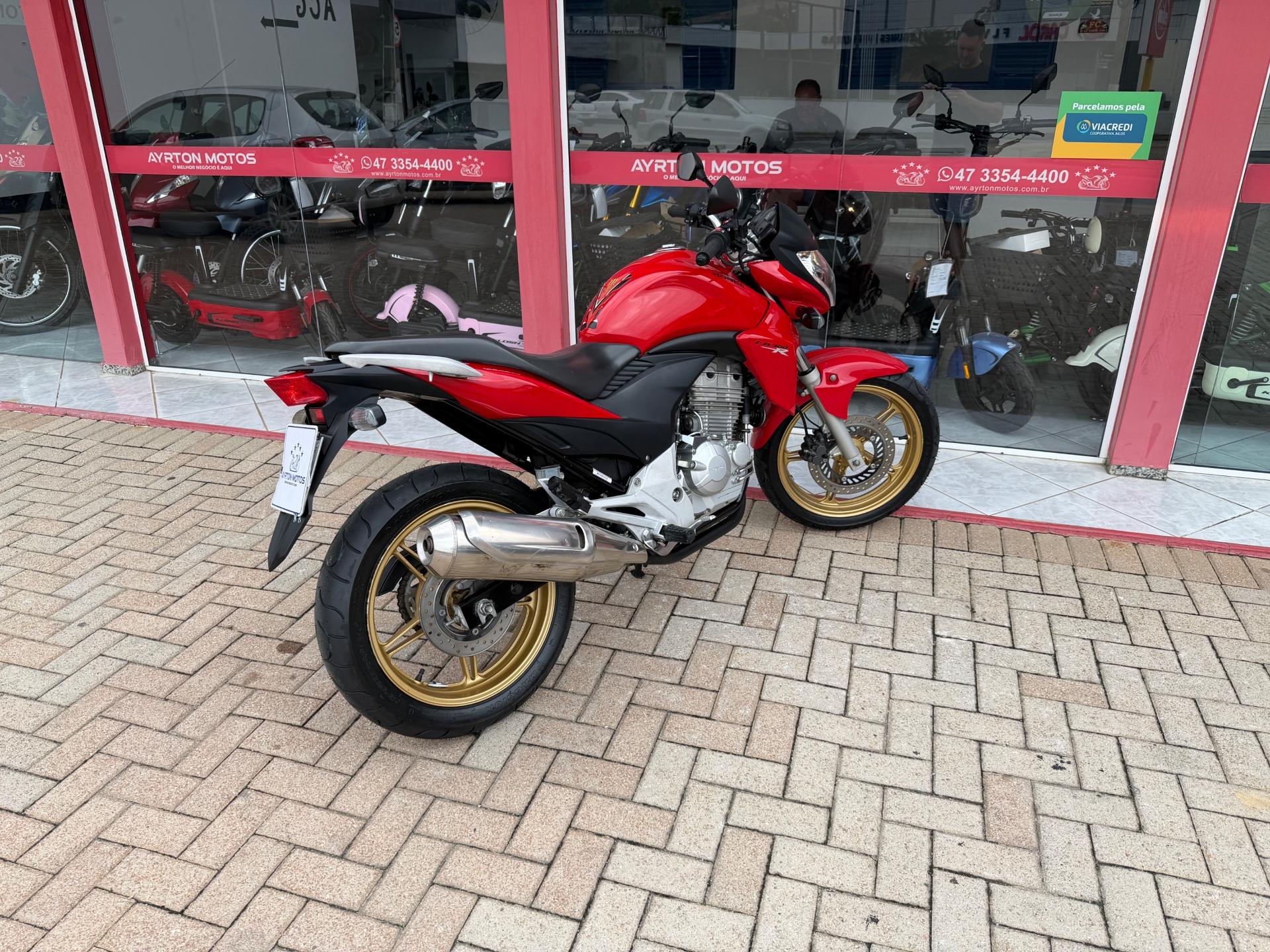 Foto numero 3 do veiculo Honda CB 300 300R/ 300R FLEX  - Vermelha - 2015/2015