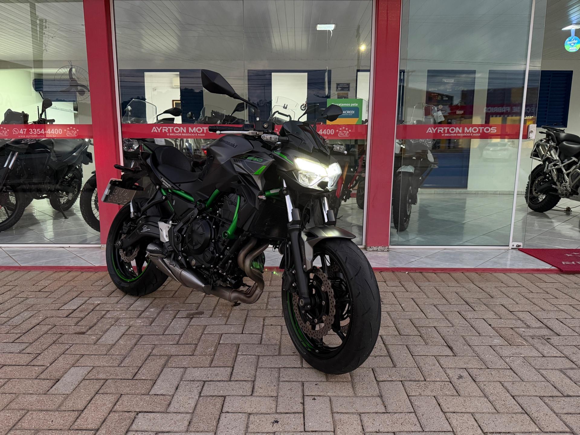 Foto numero 1 do veiculo Kawasaki Z 650  - Cinza - 2023/2024