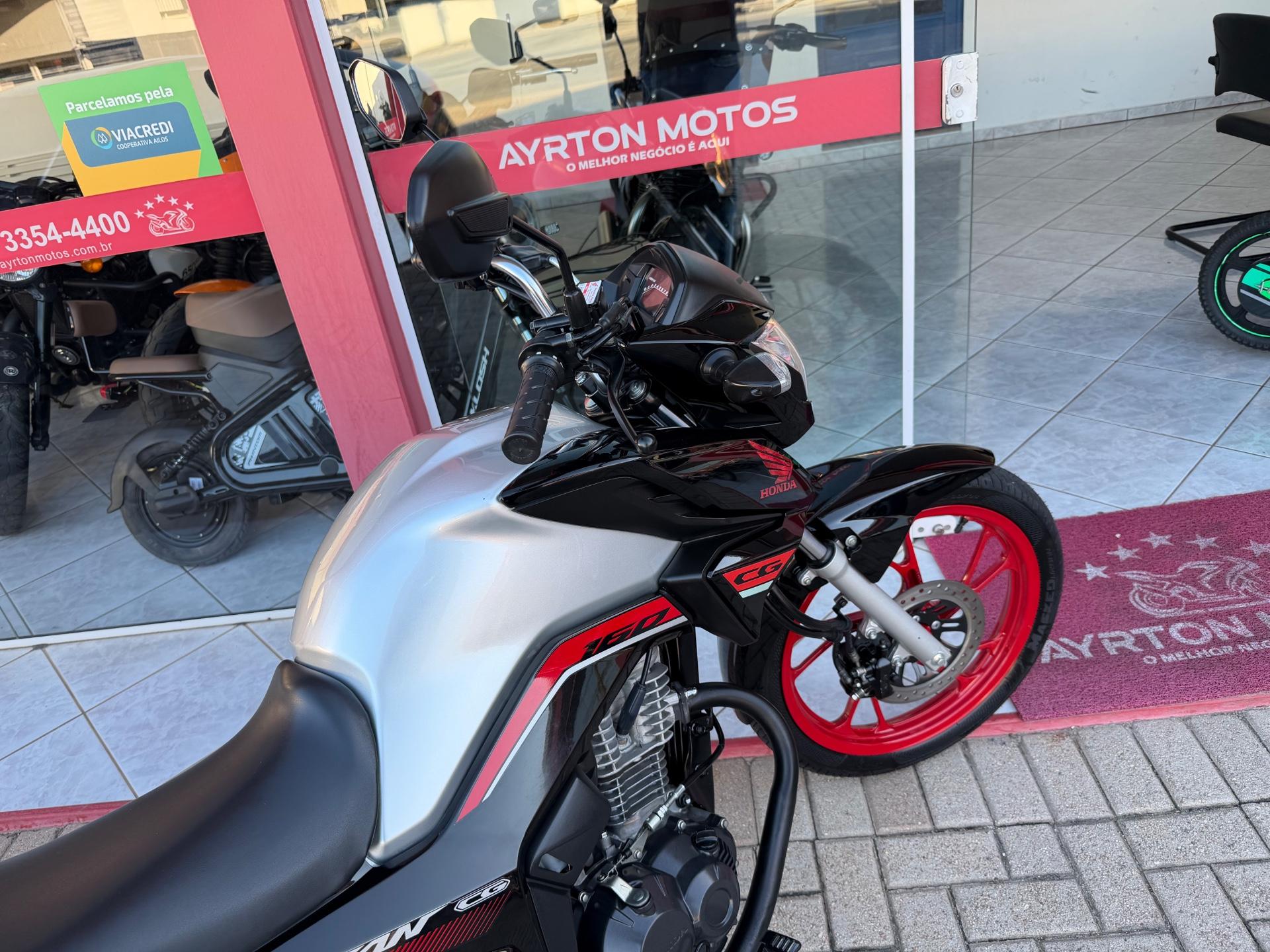Foto numero 4 do veiculo Honda CG 160 TITAN FLEXONE/Ed.Especial 40 Anos  - Prata - 2023/2023