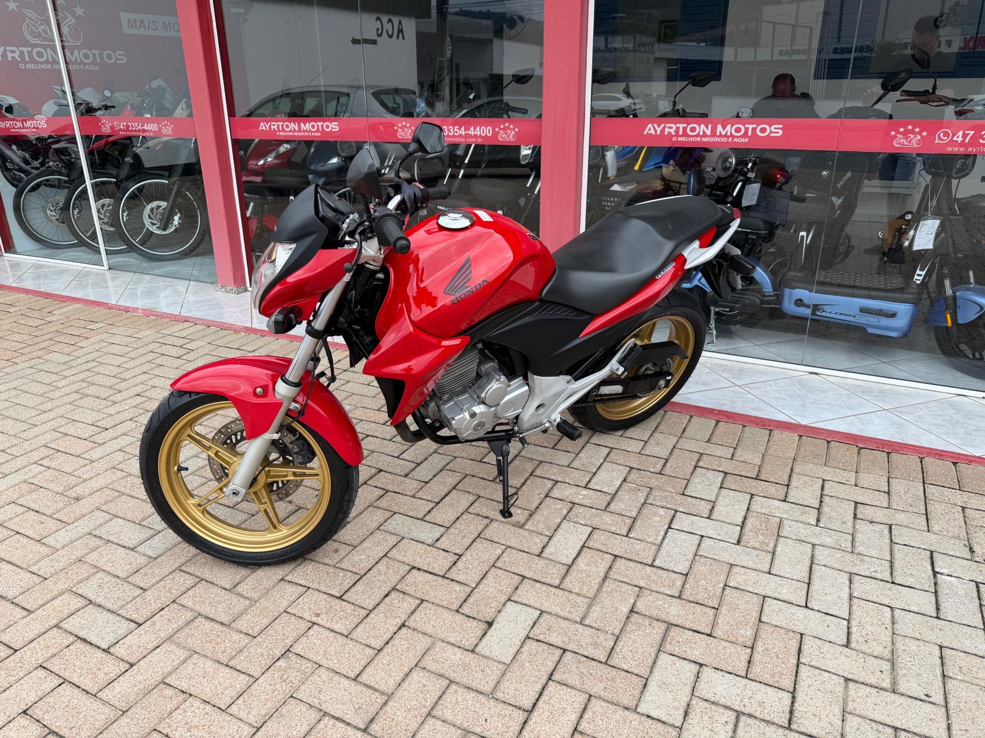 Foto numero 2 do veiculo Honda CB 300 300R/ 300R FLEX  - Vermelha - 2015/2015