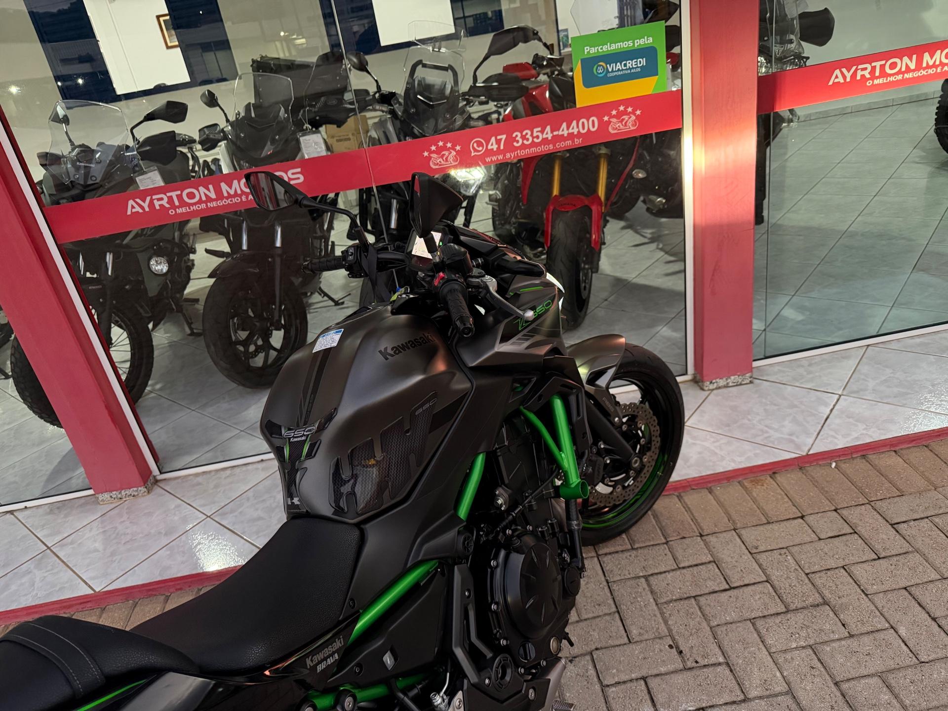 Foto numero 4 do veiculo Kawasaki Z 650  - Cinza - 2023/2024