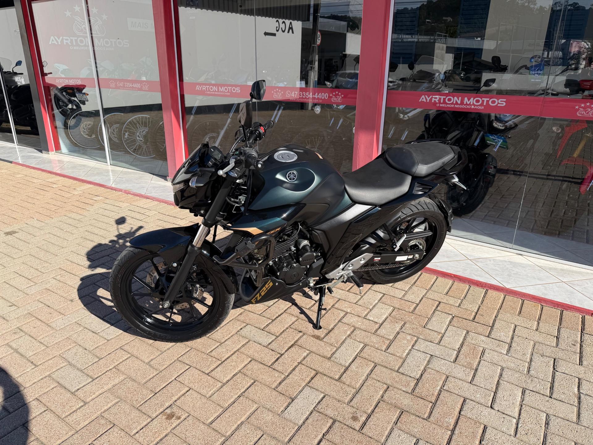 Foto numero 2 do veiculo Yamaha Fazer 250 FZ25 250 FAZER FLEX  - Verde - 2023/2024