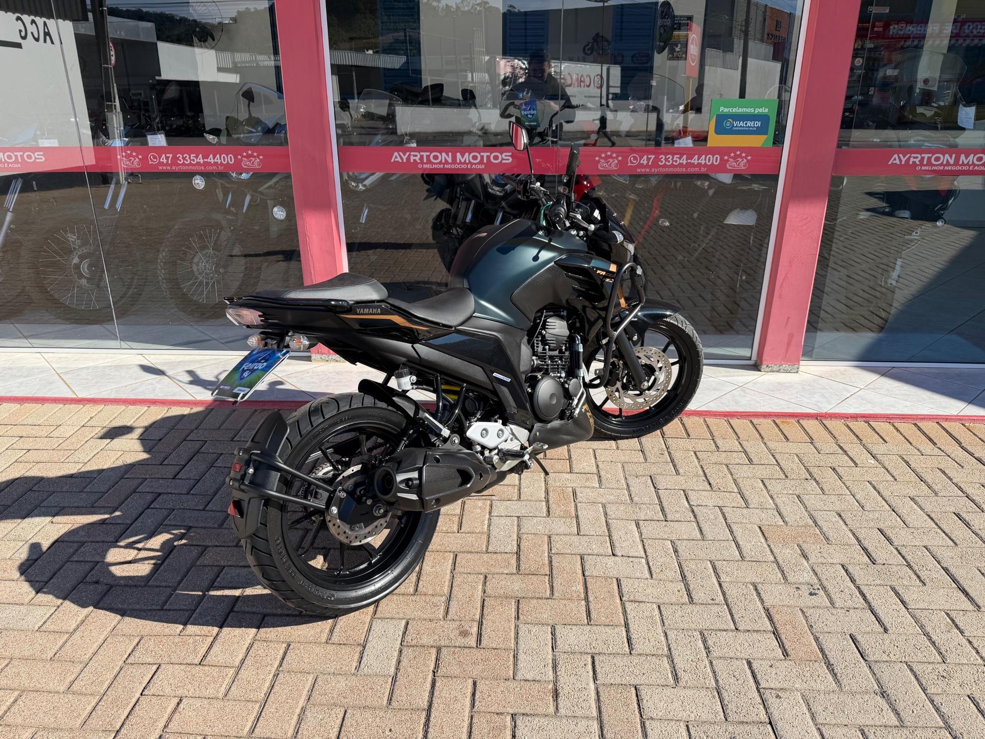 Foto numero 3 do veiculo Yamaha Fazer 250 FZ25 250 FAZER FLEX  - Verde - 2023/2024