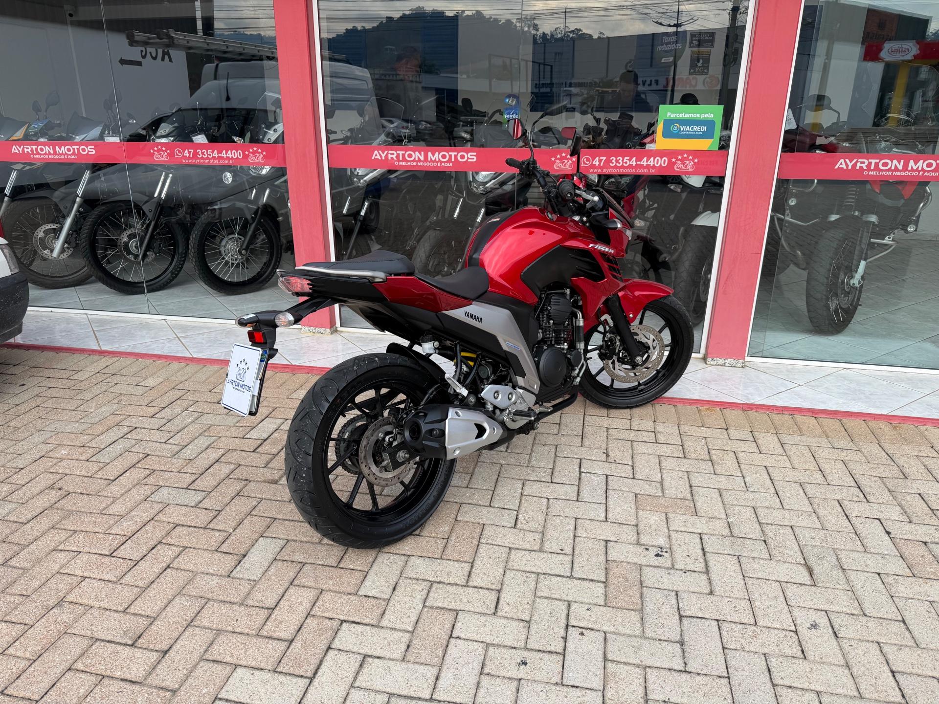 Foto numero 3 do veiculo Yamaha Fazer 250 FZ25 250 FAZER FLEX  - Vermelha - 2023/2023