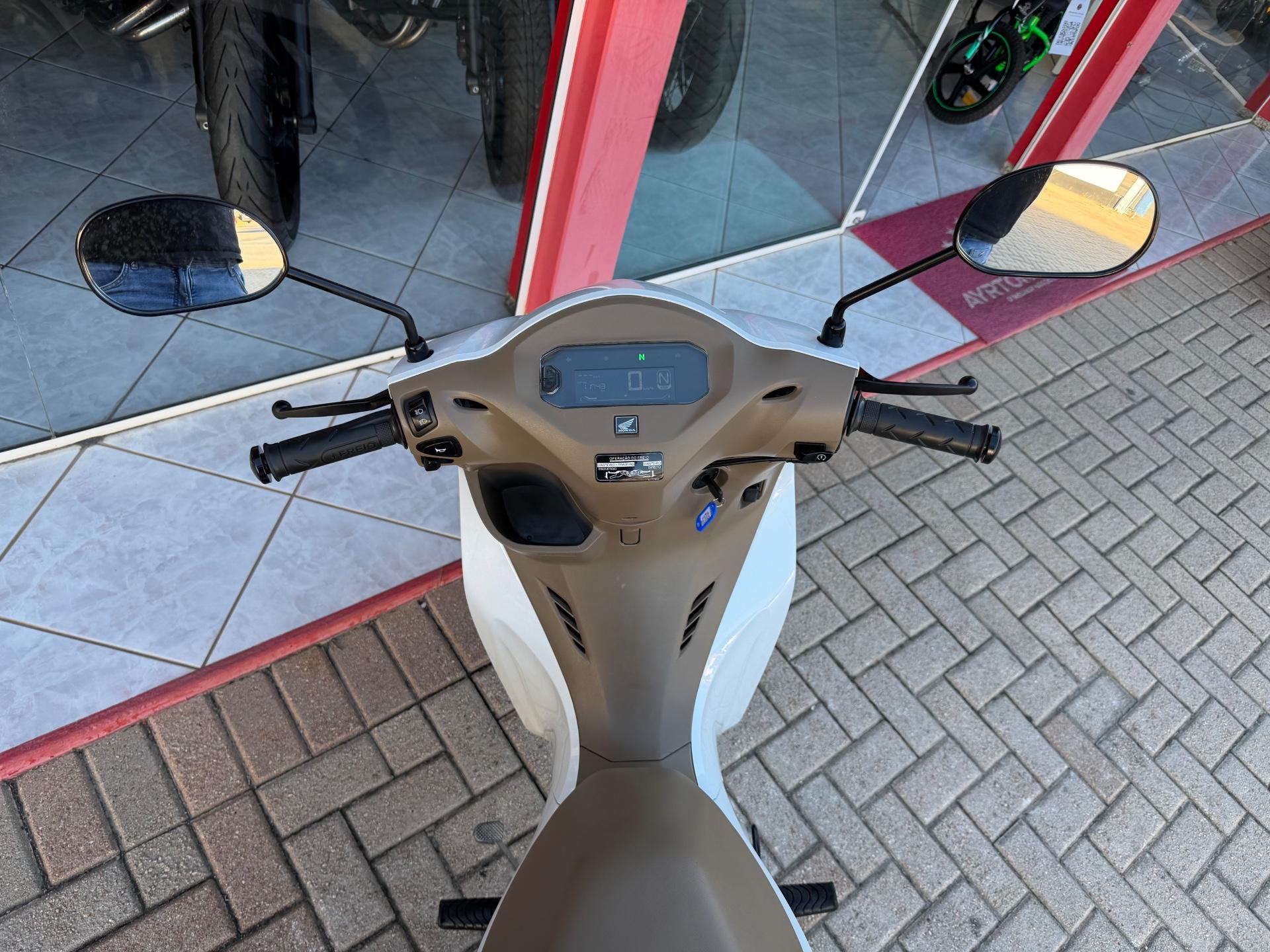 Foto numero 5 do veiculo Honda Biz 125 125 EX/ 125 EX FLEX - Branca - 2025/2025