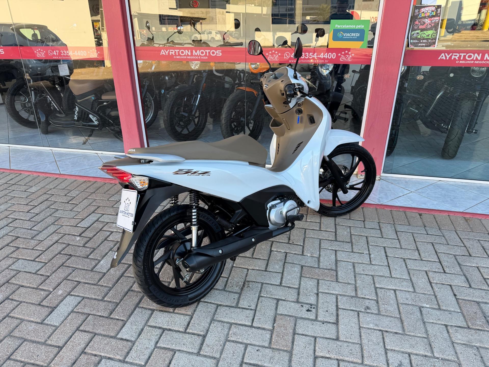 Foto numero 3 do veiculo Honda Biz 125 125 EX/ 125 EX FLEX - Branca - 2025/2025