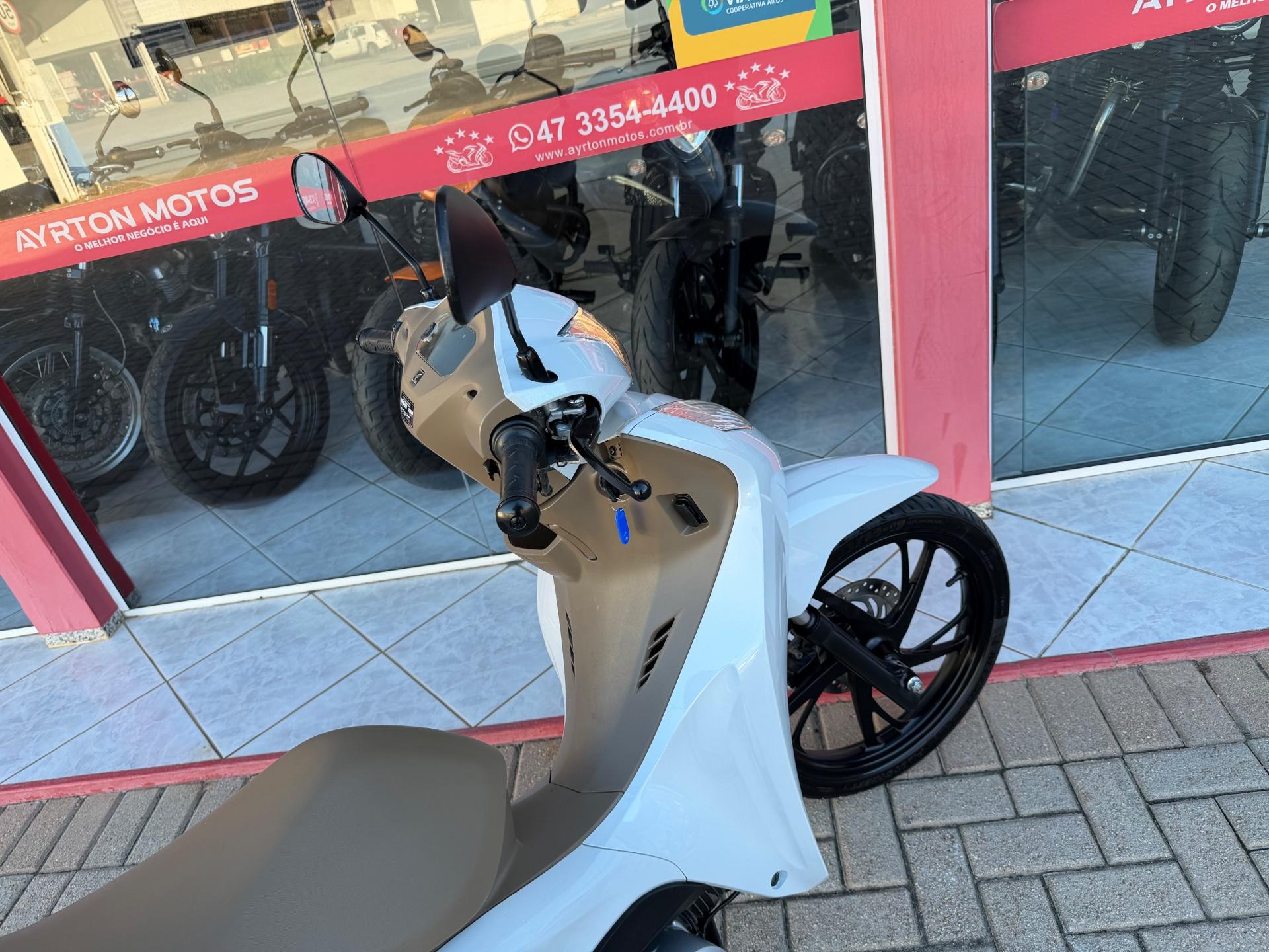 Foto numero 4 do veiculo Honda Biz 125 125 EX/ 125 EX FLEX - Branca - 2025/2025