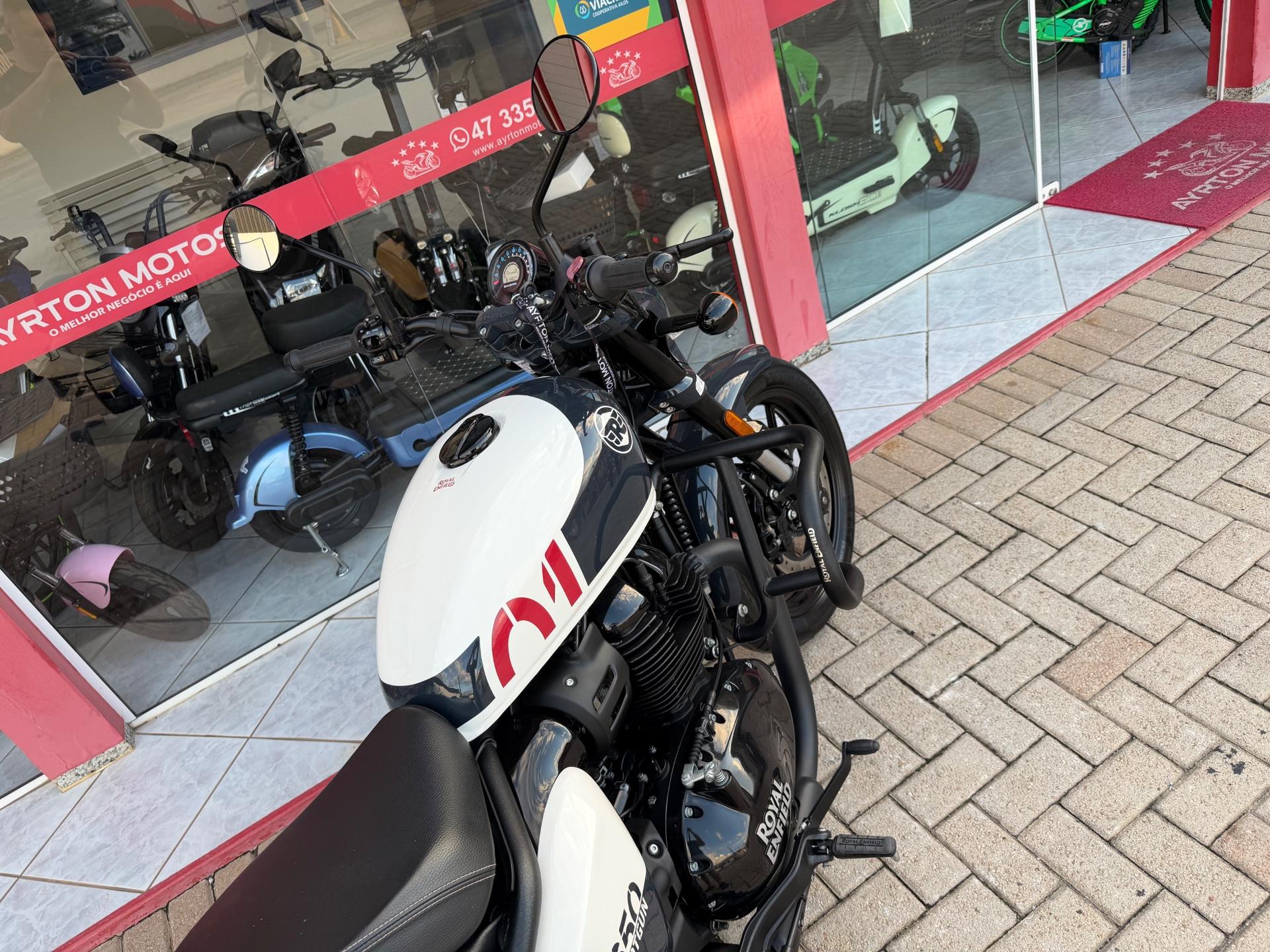 Foto numero 4 do veiculo Royal Enfield Shotgun 650 Top - Branca - 2025/2026