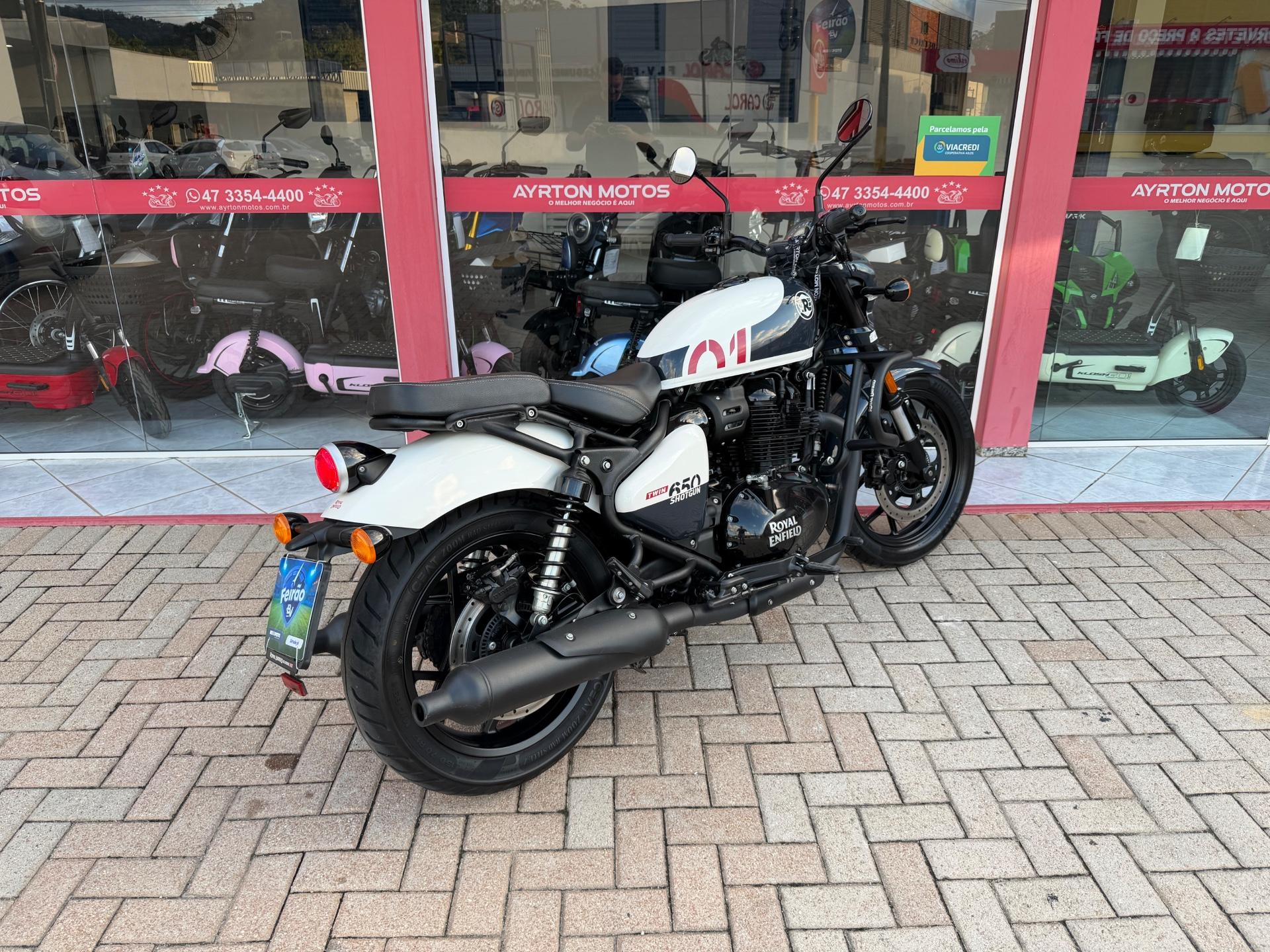 Foto numero 3 do veiculo Royal Enfield Shotgun 650 Top - Branca - 2025/2026