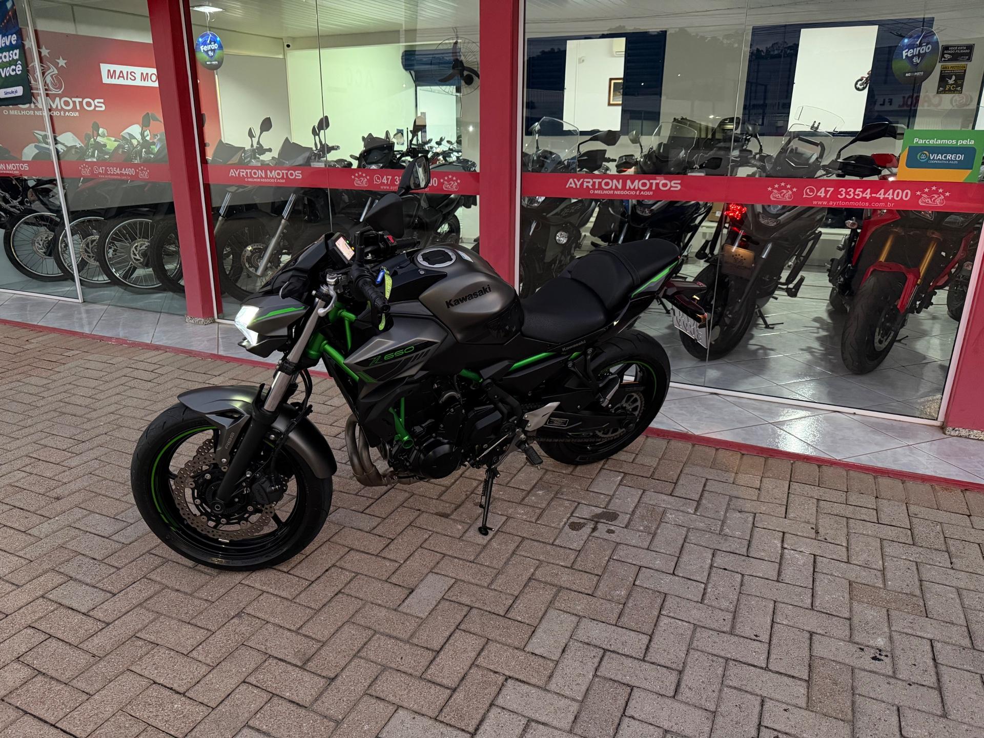 Foto numero 2 do veiculo Kawasaki Z 650  - Cinza - 2023/2024
