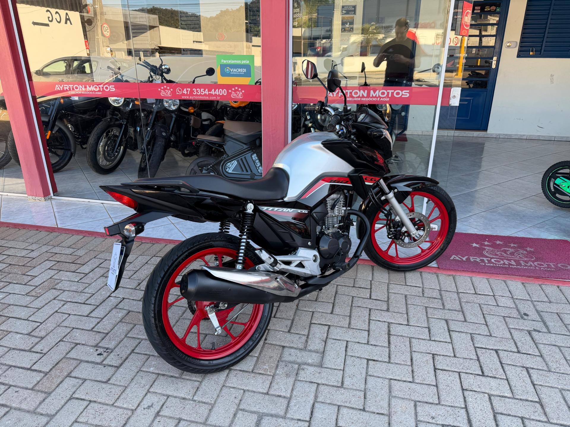 Foto numero 3 do veiculo Honda CG 160 TITAN FLEXONE/Ed.Especial 40 Anos  - Prata - 2023/2023