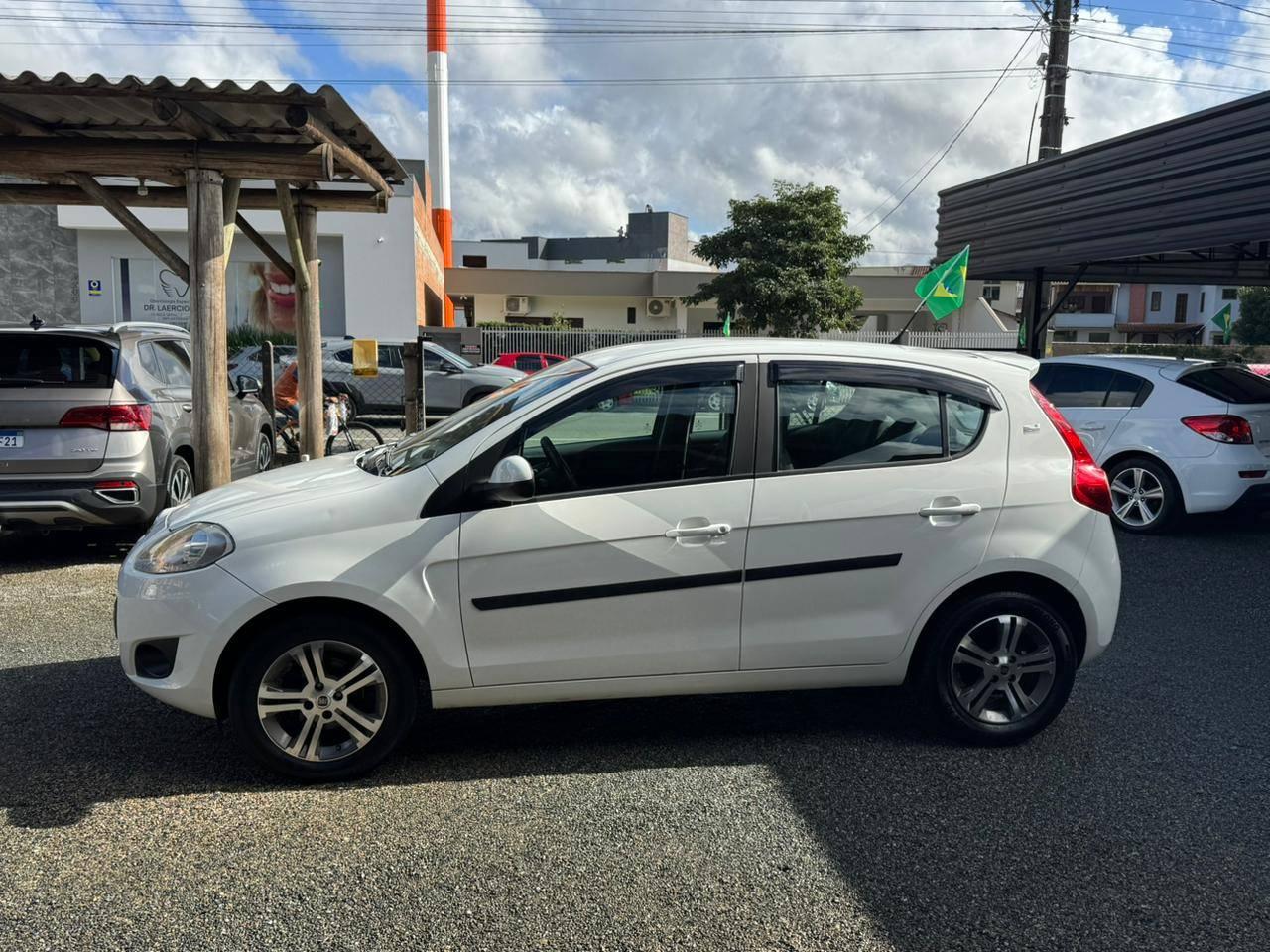 Foto numero 7 do veiculo Fiat Palio ATTRA./ITÁLIA 1.4 EVO F.Flex 8V 5p  - Branca - 2013/2014