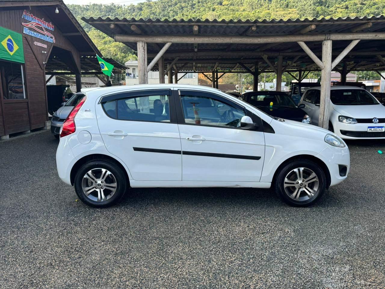Foto numero 3 do veiculo Fiat Palio ATTRA./ITÁLIA 1.4 EVO F.Flex 8V 5p  - Branca - 2013/2014