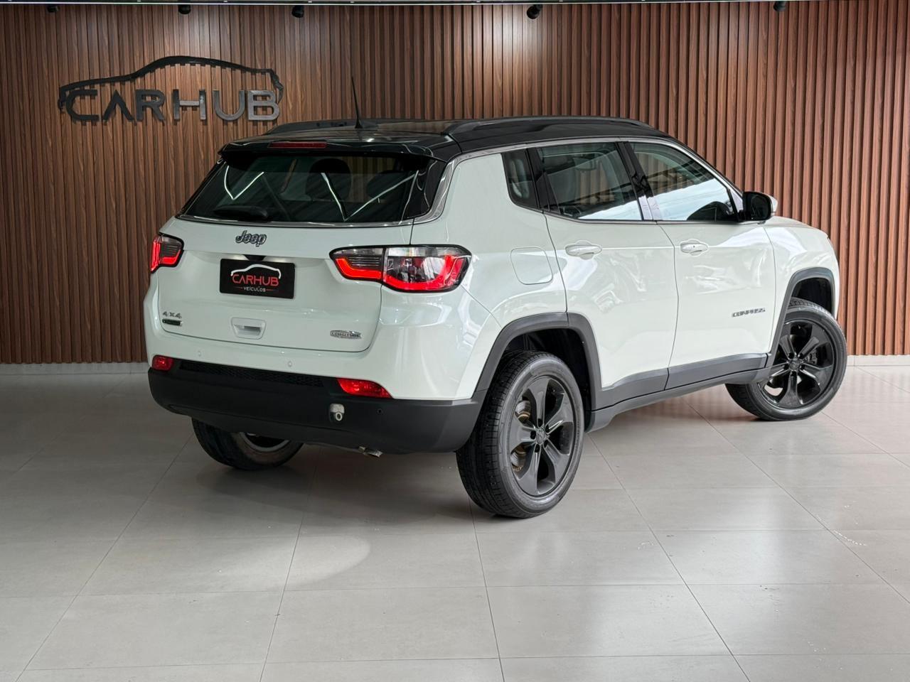 Foto numero 3 do veiculo Jeep Compass LONGITUDE 2.0 4x4 Dies. 16V Aut.  - Branca - 2017/2017
